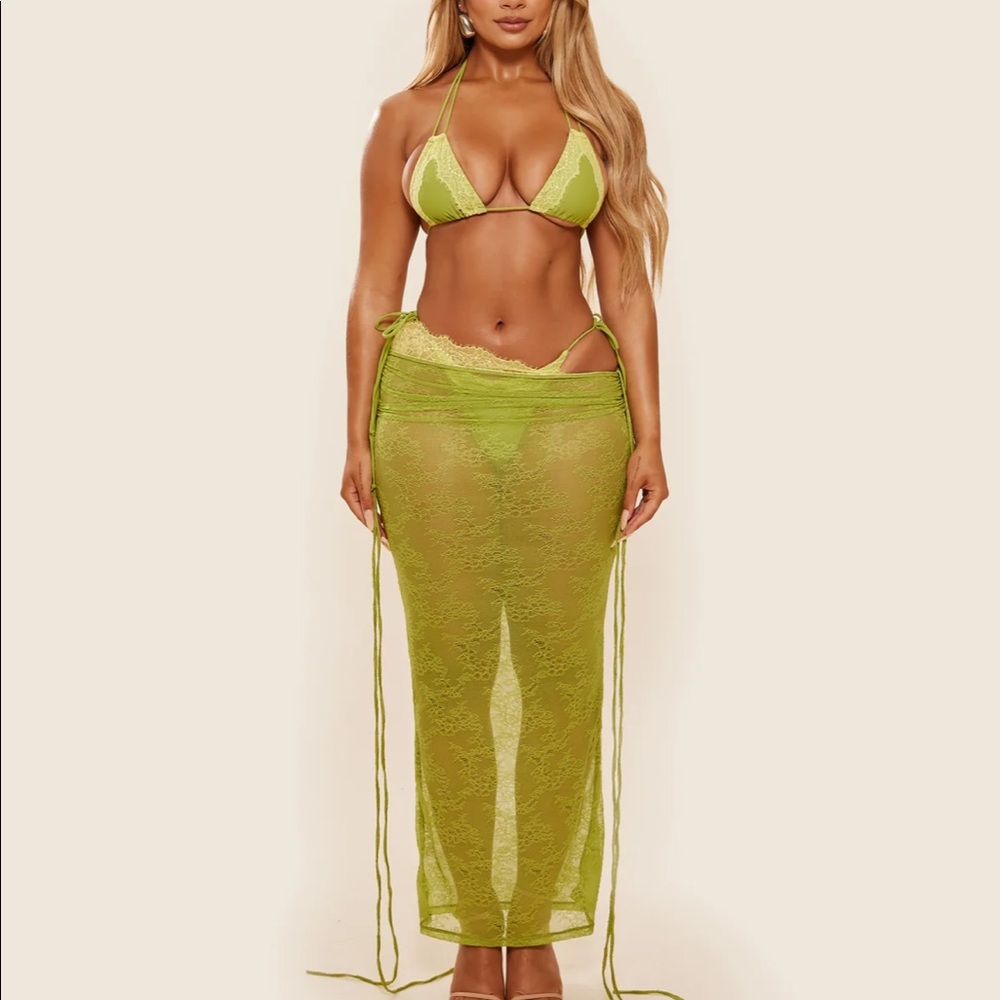 Bikini set + skirt